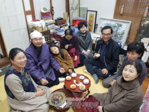 강신기 전 기조실장, 청학동 김봉곤 훈장 등과 예술의 거리에서 차담..