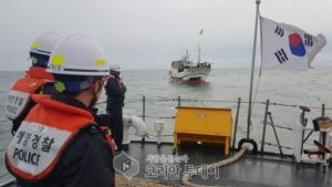 목포해경, 진도 병풍도 해상 어망 걸린 어선 예인…선원 10명 구조