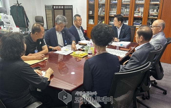 东豆川市未归还公有地问题解决:范大委与金成源议员举行座谈