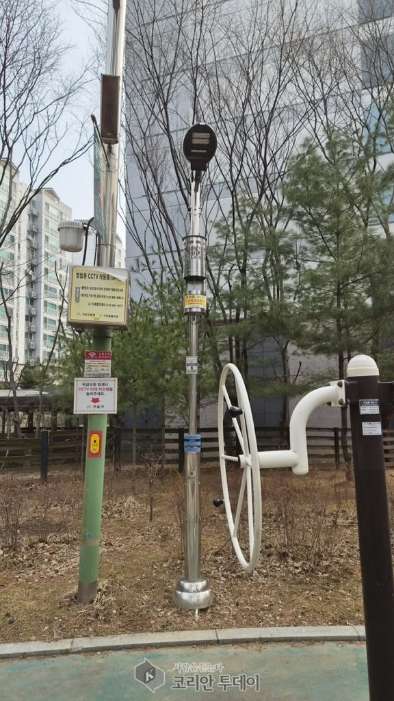 Guro-gu Installs 13 Insect Traps in 3 Parks
