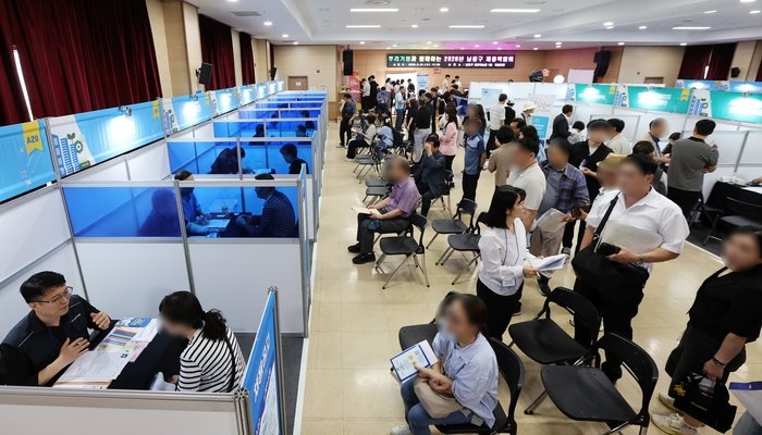 Job seekers visit company booths at the 2026 Namdong-gu Job Fair to receive employment counseling