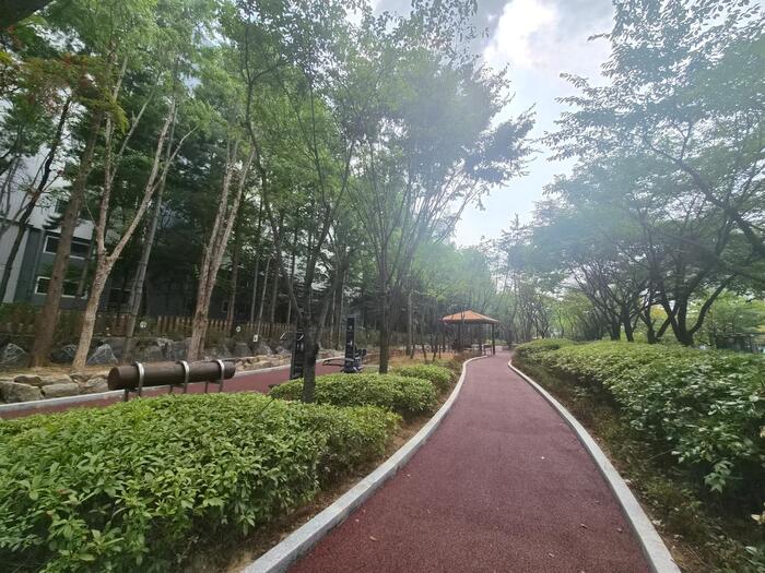 생활문화 동아리 회원들의 정기모임 활동 모습