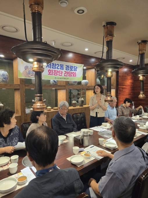 남동구보건소 치매안심센터에서 어르신들이 인지강화교실에 참여하는 모습