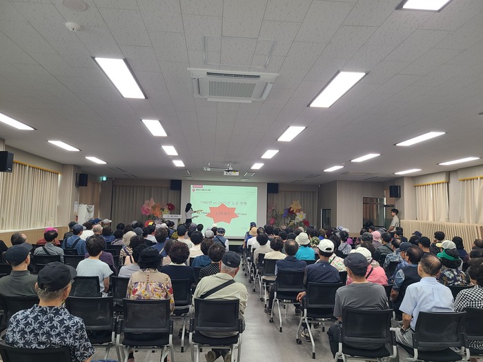 Residentes de Namdong-gu (남동구) participan en la educación itinerante de práctica de carbono neutralidad.