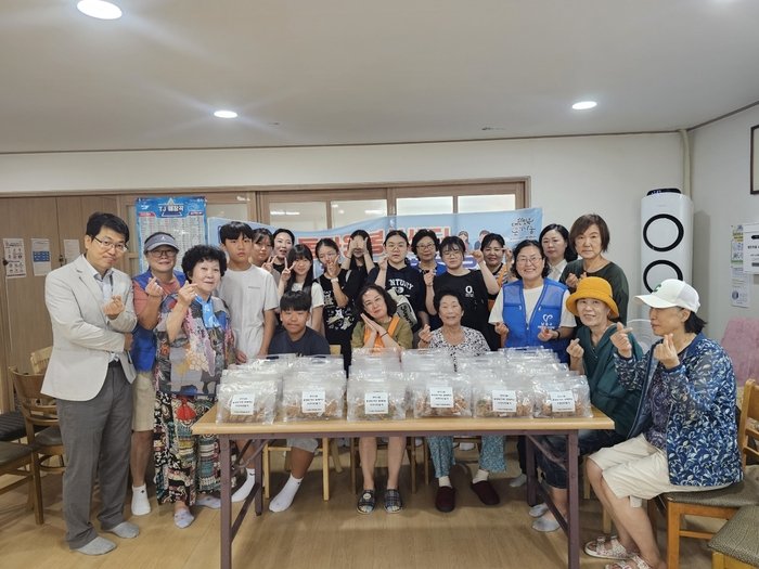 만수1동, 청소년‧어르신과 함께 전통간식 만들기 행사 개최 (사진 제공: 남동구청)