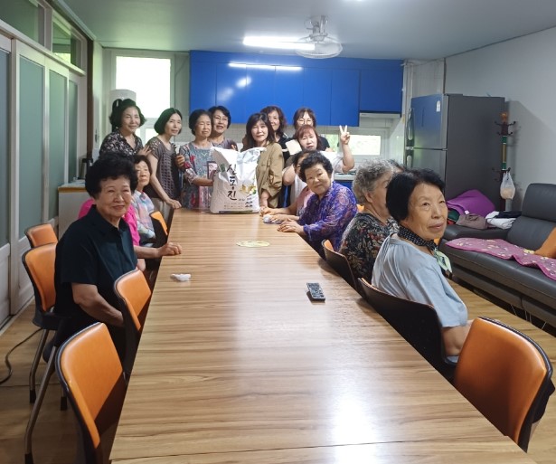 논현2동 통장자율회, 결연 경로당 지속적 후원으로 온정 나눔 실천 (사진 제공: 남동구청)
