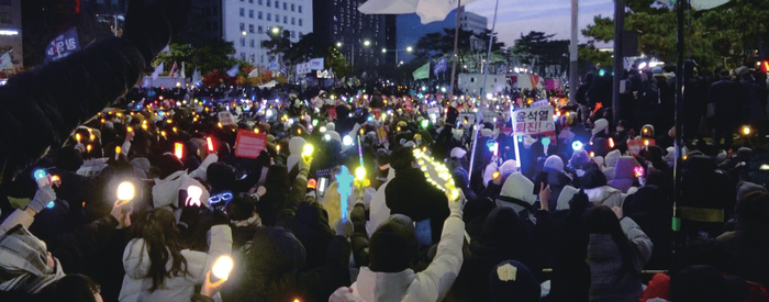디어 팬 인천독립영화제 인천 섹션6 상영…응원봉 들고 광장에 선 케이팝 팬덤 (사진 제공: 인천독립영화제)