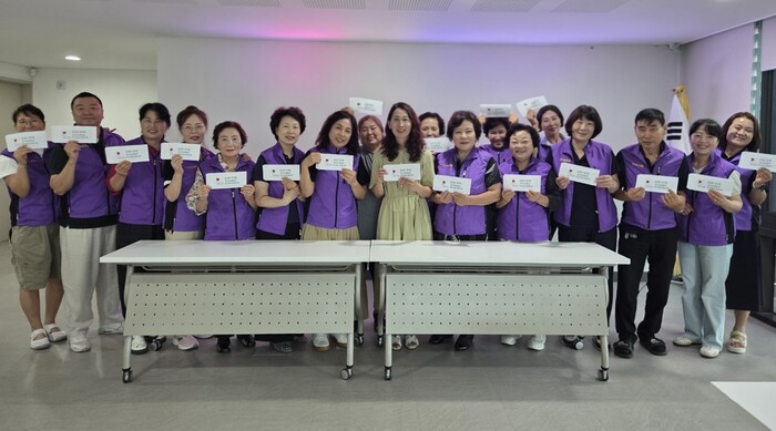 간석4동 지역사회보장협의체, 추석맞이 온누리상품권 전달 (사진 제공: 남동구청)