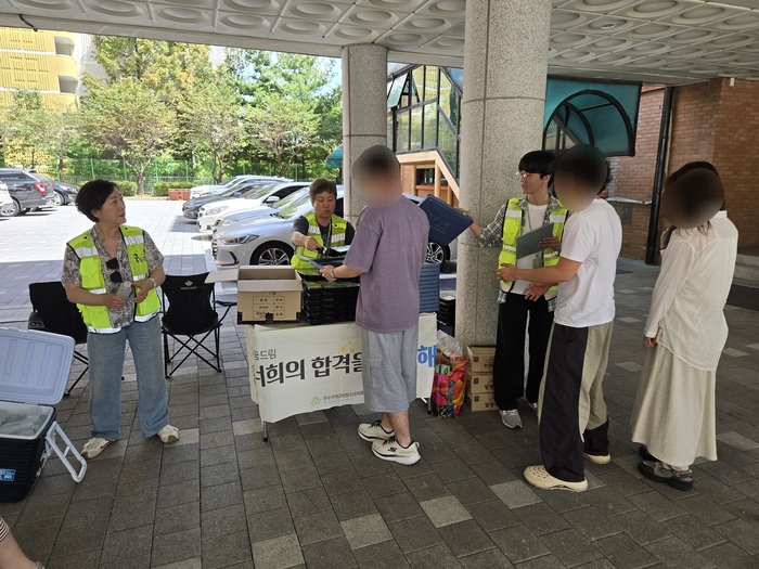 보도자료(연수구학교밖청소년지원센터 검정고시 73명 합격) (사진 제공: (재)연수구청소년재단)