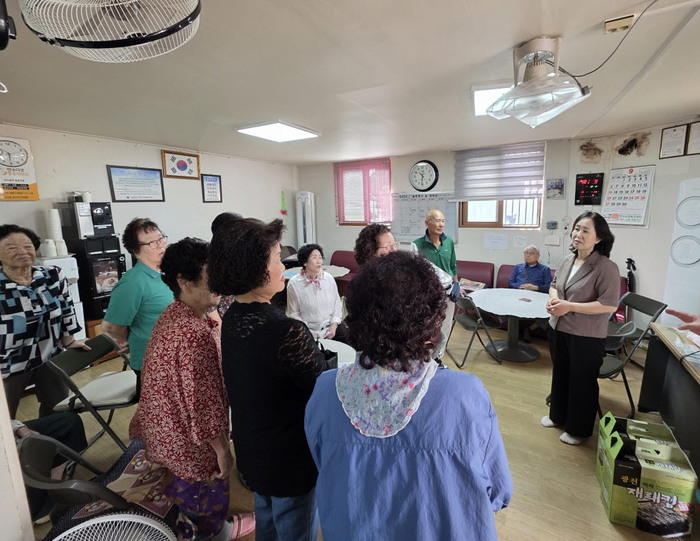 만수5동, 추석맞이 경로당 방문 및 후원 물품 전달 (사진 제공: 남동구청)