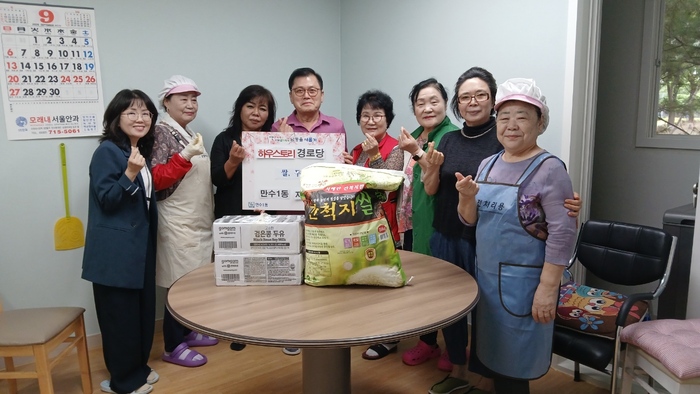 만수1동 통장자율회, ‘1단 1노 경로당 결연’ 후원물품 나눔 (사진 제공: 남동구청)