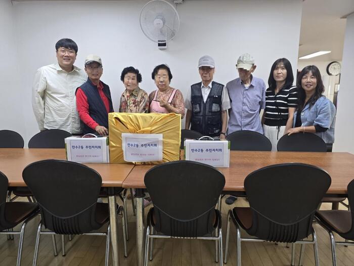 Ủy ban Tự quản Cư dân Mansu 2-dong thăm các nhà dưỡng lão và trao tặng quà nhân dịp lễ Chuseok
