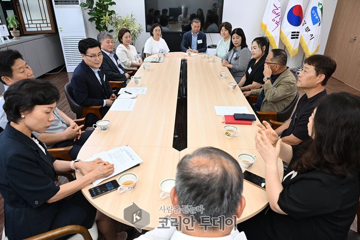 Uijeongbu Mayor Kim Won-gi Holds Dialogue With Youth Guidance Council