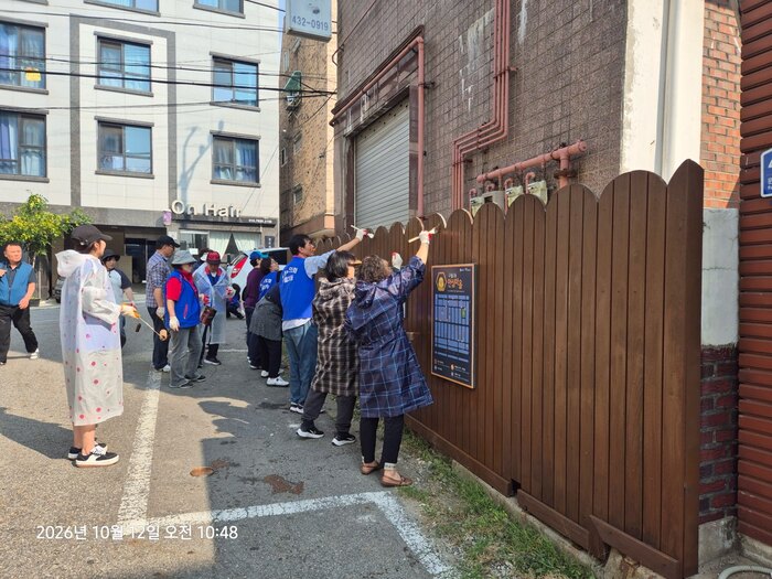 구월3동 통장자율회, 공원 벤치 및 담장 새단장으로 쾌적한 마을환경 조성 (사진 제공: 남동구청)