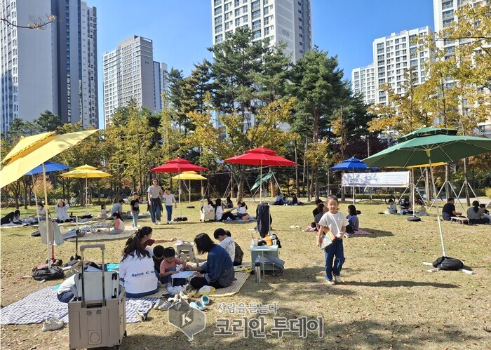 [코리안투데이] 별나무작은도서관, 제2회 북크닉에 참여한 시민들 모습 ©백창희 기자