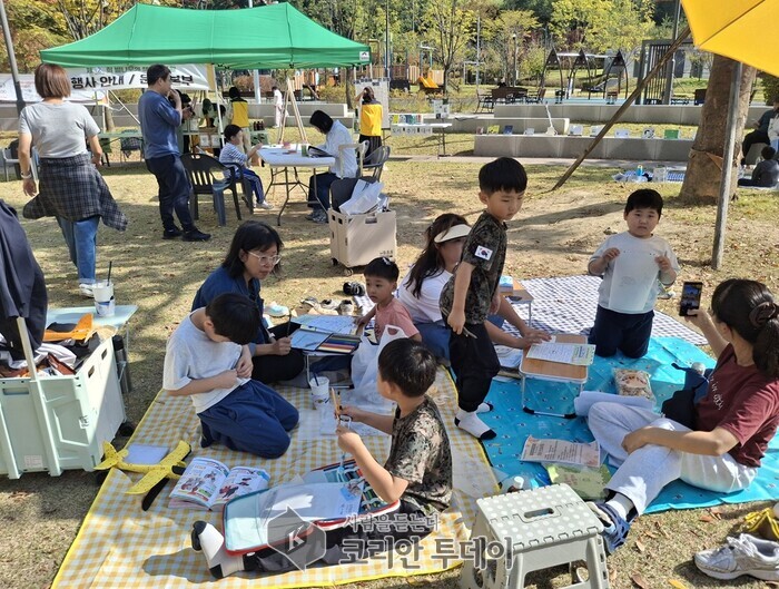 [코리안투데이] 별나무작은도서관, 제2회 북크닉에 참여한 어린이들 모습 ©백창희 기자