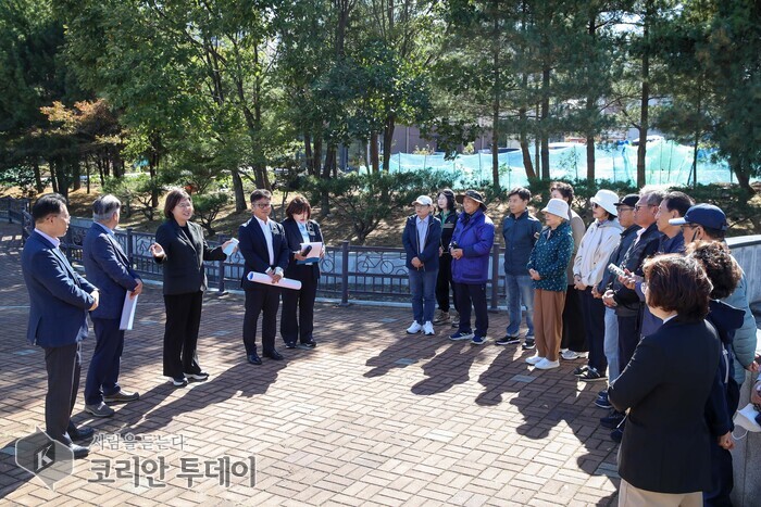 [코리안투데이] 영종하늘도시 B-2권역 실개천 운영 재개 현장 점검 © 김미희 기자