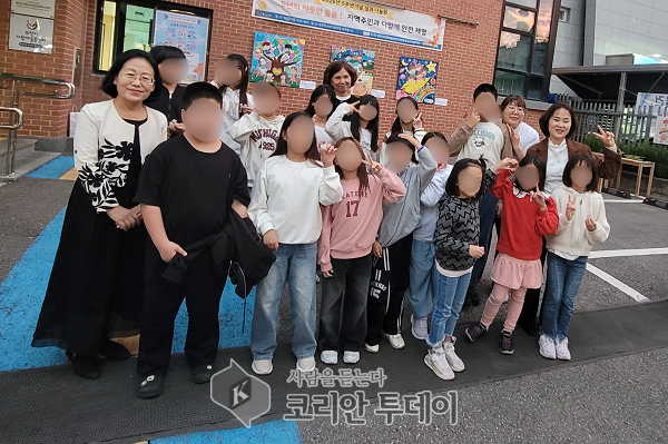 [코리안투데이] 다함께돌봄센터 ( 원종청소년어울마당 ) 교사와 아동 ©이예진 기자