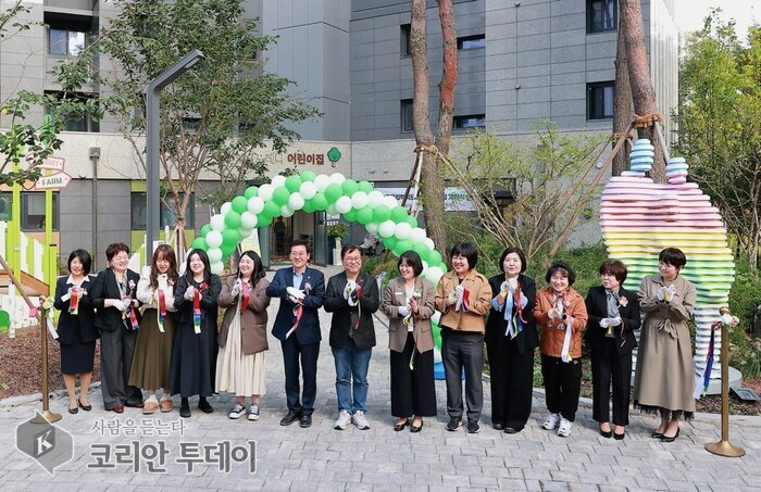 [The Korean Today] Những người tham dự lễ khánh thành Nhà trẻ công lập Hakik Forena © Phóng viên Kim Mi-hee