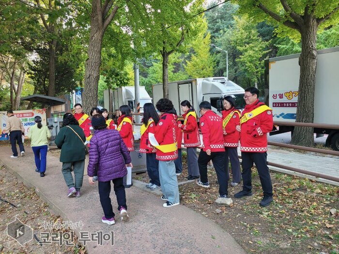 [코리안투데이] 산불 예방 캠페인 참여 공원녹지과 직원들 © 김미희 기자