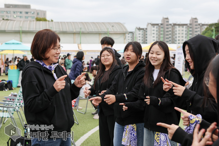 [코리안투데이] 청소년참여위원회와 함께한 손화정 영종구청장 © 김미희 기자